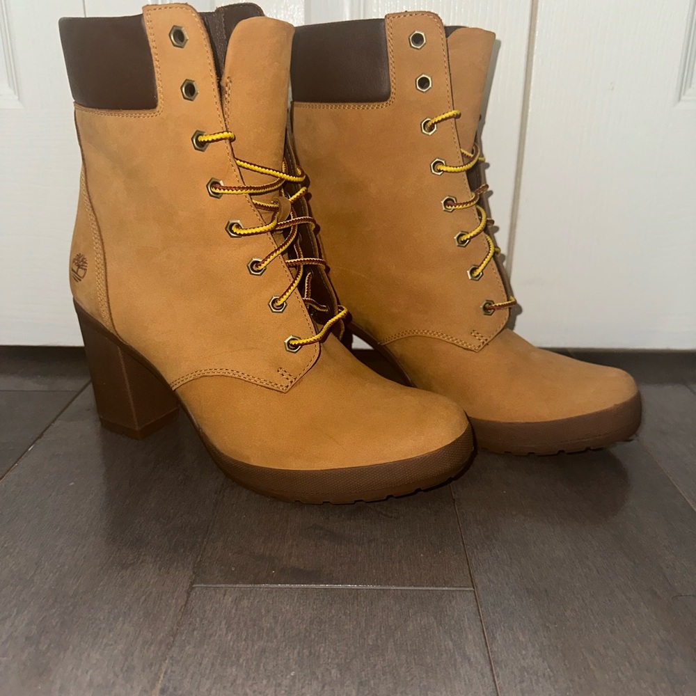 Timberland Women's Tan Heeled Boots